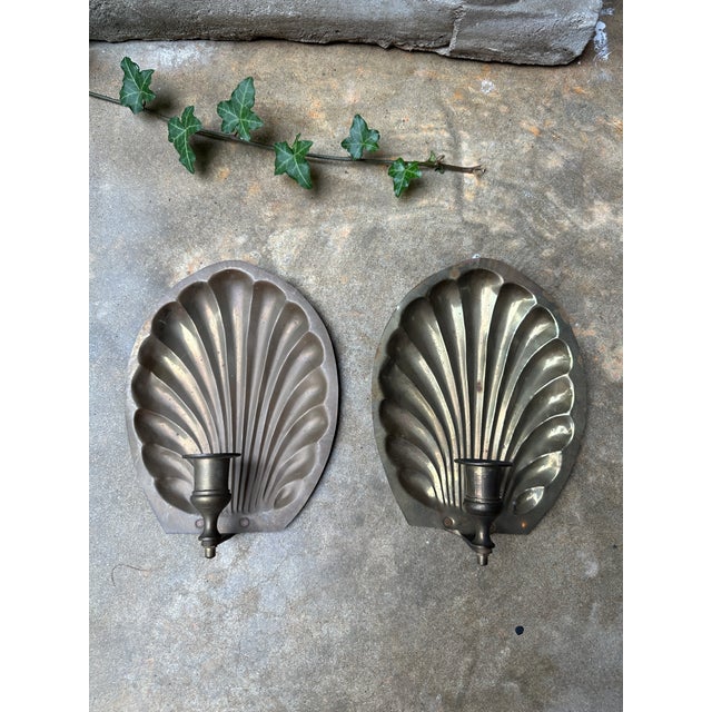 Hollywood Regency Pair of Vintage Brass Scallop Shell Wall Sconces – Hollywood Regency For Sale - Image 3 of 5