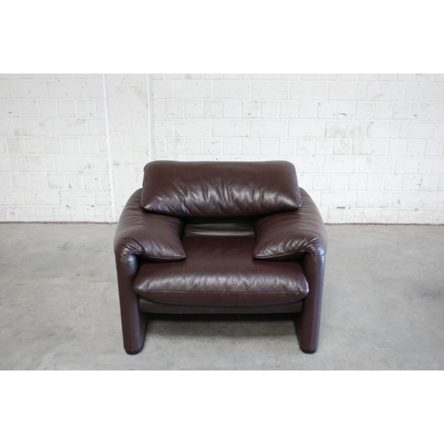 Cassina Maralunga Leather Chair by Vico Magistretti for Cassina For Sale - Image 4 of 16