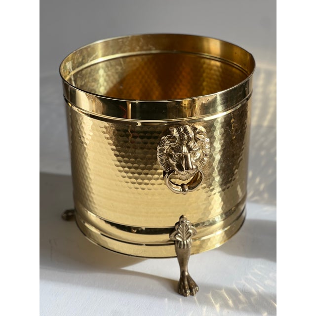 1970s Pair of Large Vintage Brass Lion Head Planters, Attributed to Bristol Brass, Hollywood Regency For Sale - Image 5 of 15