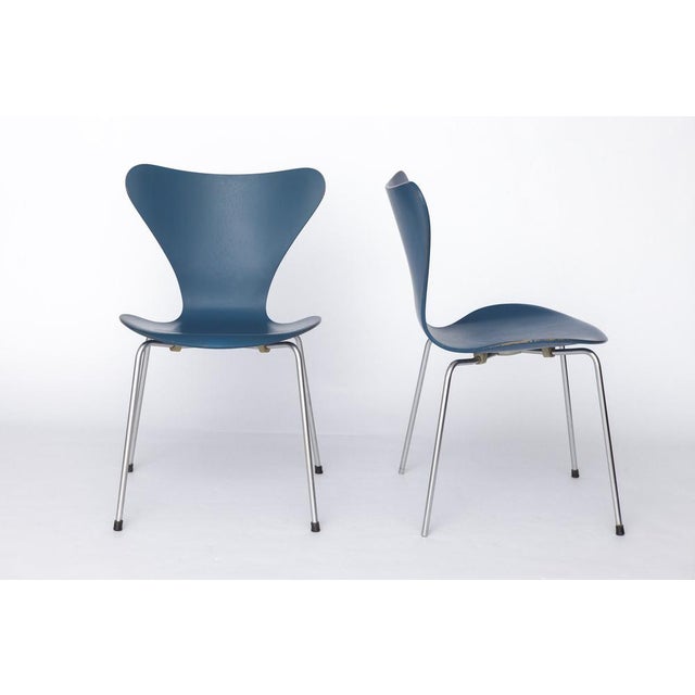 Series 7 Chairs by Arne Jacobsen for Fritz Hansen, 1950s Set of 2 For Sale - Image 6 of 12