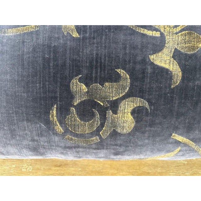 Traditional Nomi Smokey-Gray Velvet Stenciled Pillow For Sale - Image 3 of 7