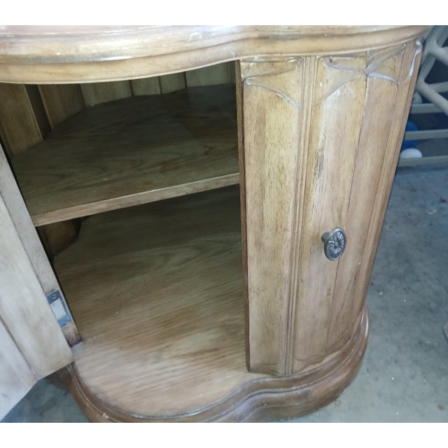 1980s Henredon Clover Shaped Cabinet Accent Table or Side Table For Sale In Naples, FL - Image 6 of 7