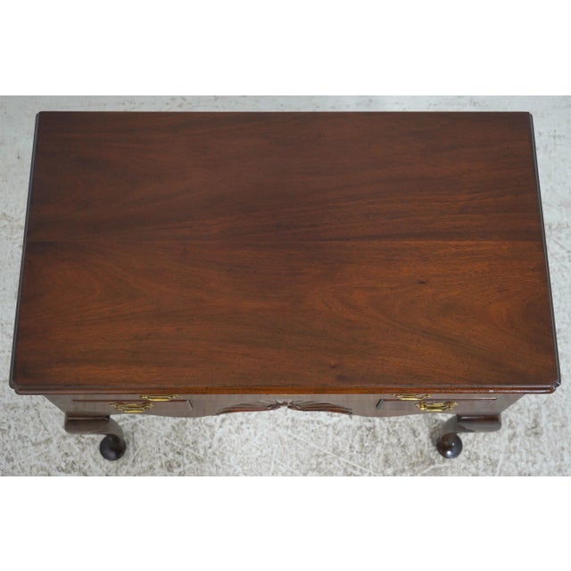 Kittinger Historic Newport Mahogany Lowboy For Sale In Philadelphia - Image 6 of 18