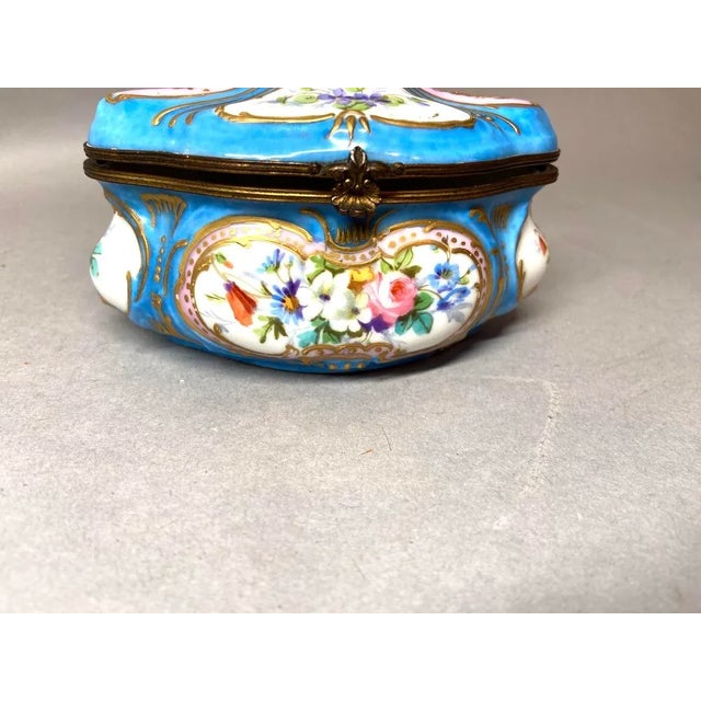 19th Century 1840s French Sèvres Louis XVI Turquoise Porcelain Box For Sale - Image 5 of 15