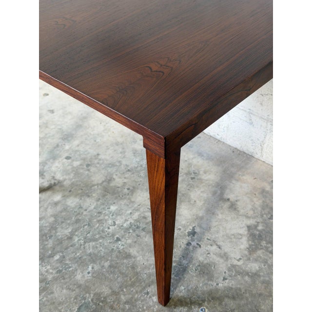1960s Minimalist Rosewood Square Side Table With Tapered Legs Vintage Mid-Century Modern 1960s For Sale - Image 5 of 10