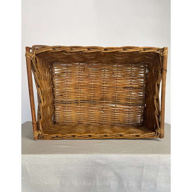 Early 20th Century 1900s Antique American Wicker Basket With Wooden Handles For Sale - Image 5 of 7