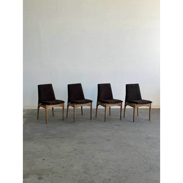 W19 D23 H33 SW17 SD18 SH19 Fully restored vintage dining chairs in good structural standing. Each unit has been...