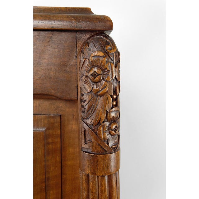 Art Deco Display Cabinet in Walnut, 1920 For Sale - Image 16 of 18