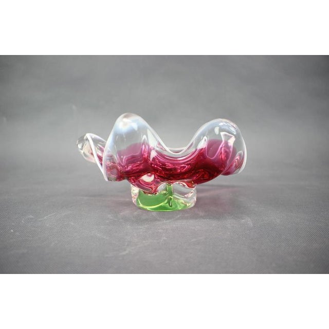 Mid-Century Czech Pink and Green Art Glass Bowl by Josef Hospodka, 1960s For Sale - Image 4 of 9