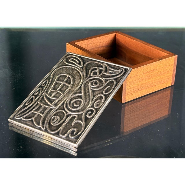 Mid-Century Modern Vintage Napier Silverplate and Teak Lidded Box With Modernist Celtic Scroll Design, 1960s For Sale - Image 3 of 8