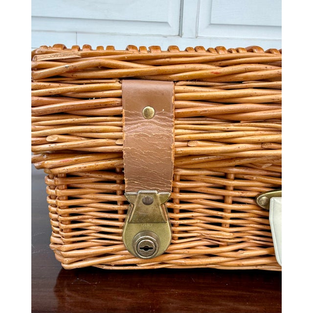 Vintage English Sirram Wicker Picnic Hamper Suitcase With Blue Interior & Plates For Sale In Los Angeles - Image 6 of 14