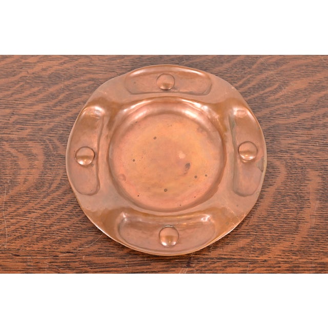 Gustav Stickley Signed Hammered Copper Ashtray or Catchall, Circa 1910 For Sale - Image 10 of 10