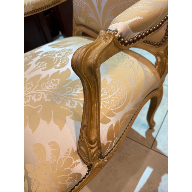 Pair of French Louis XV Style Bergères Attributed to Maison Jansen For Sale In Los Angeles - Image 6 of 12