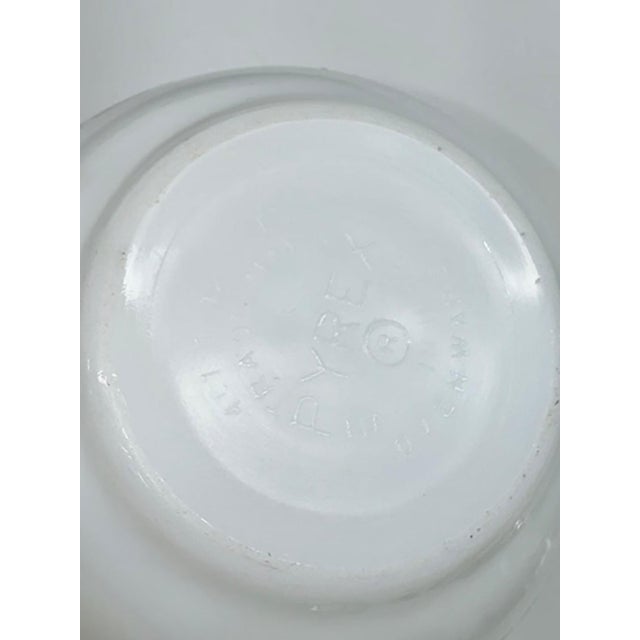 Mid Century Pyrex Amish Butterprint Mixing Bowl Farmhouse 4670b For Sale - Image 17 of 17