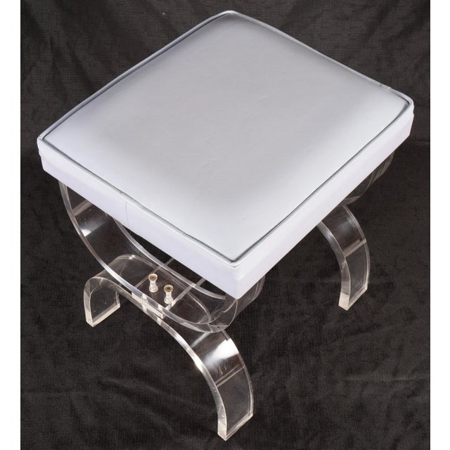 1980s Modern Clear Lucite X-Form Stretcher Base Vanity Bench For Sale In Miami - Image 6 of 9