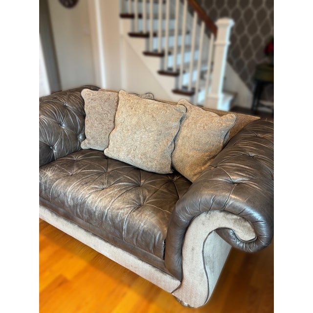 Thomasville Luxury Chesterfield Leather Sofa Beautiful oversized Thomasville Luxury Chesterfield leather sofa in a...