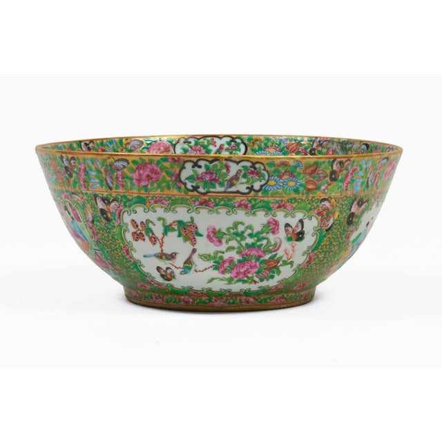 This Chinese rose medallion bowl features highly intricate cartouches depicting Chinese court scenes, flowers, butterflies...