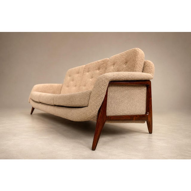 1960s Brazilian Modern Stella Three-Seat Sofa in Rosewood & Bouclé by Sergio Rodrigues, Brazil For Sale - Image 15 of 18