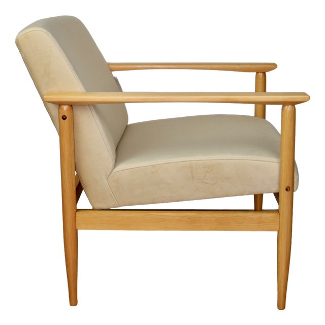 Vintage Loft Lounge Chair in Light Beige Velvet Upholstery and Beech, 1970 For Sale