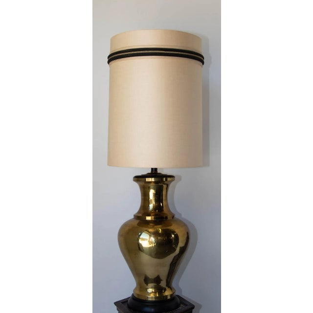 Polished Brass Large Scale Hollywood Regency Moroccan Urn Table Lamp 1950's For Sale - Image 13 of 13
