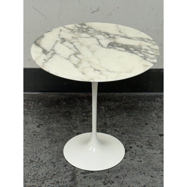 Eero Saarinen for Knoll Marble Tulip Side Table, 20 Inches For Sale In San Francisco - Image 6 of 12