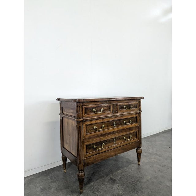 Louis XVI Style Walnut Chest of Drawers, 1800s, in Very Good conditions.