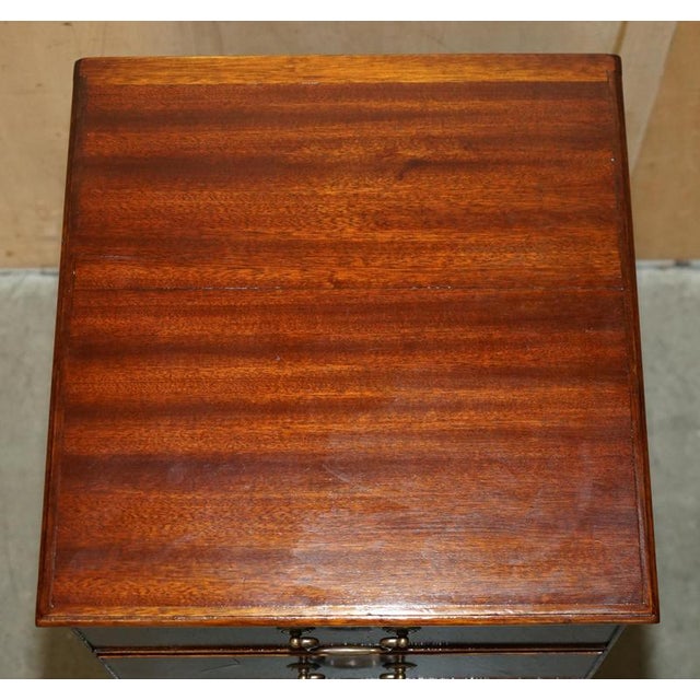 Mid-Century Modern Flamed Hardwood Record Player or Media Cabinet, 1970s For Sale - Image 6 of 18