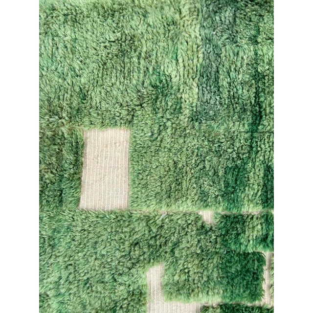 Kelly Green Hand-Knotted Modern Green Moroccan Berber Wool Rug For Sale - Image 8 of 8