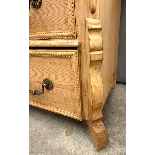 Tan English Mid 19th Century Pine Serpentine Chest of Drawers With Hand Cut Dovetails, Circa 1860 For Sale - Image 8 of 14