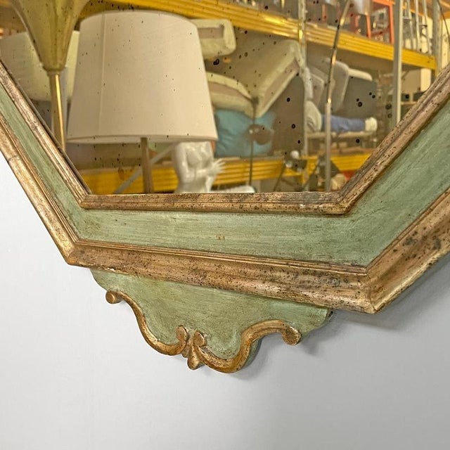 Antique Italian Octagonal Wall Mirror in Green Wood with Golden Profiles, 1700s For Sale - Image 17 of 18