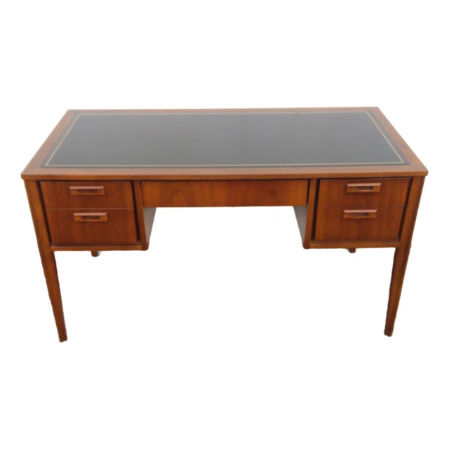 United Mid Century Modern Walnut Leather Top With Desk 6230 For Sale
