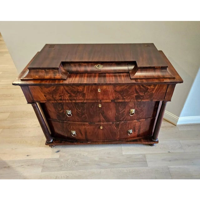 Early 19th Century Early 19th Century Biedermeier Period Flame Mahogany Chest of Drawers For Sale - Image 5 of 13