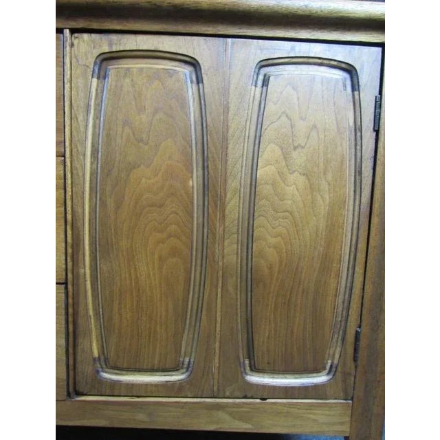 Mid-Century Modern 1960s Mid Century Vintage Broyhill Premier "Emphasis" Credenza For Sale - Image 3 of 12