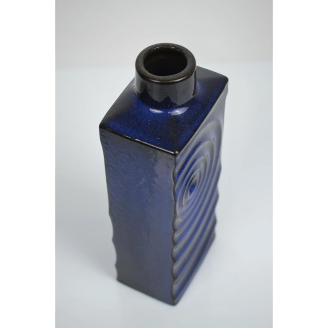 This vase belongs to the Zyklon series, designed in the 1960s by designer Cari Zalloni for Steuler near Koblenz. The...
