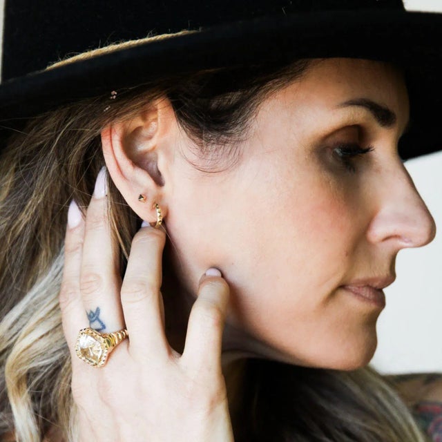 "I am radiant & unstoppable, owning my light & embracing the brilliance within me." A symbol of confidence, radiance, and...