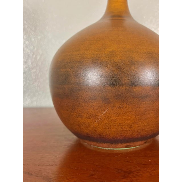 Pair of Medium Brown Ceramic Bulb Table Lamps | by Lotte and Gunnar Bostlund For Sale In Tampa - Image 6 of 11