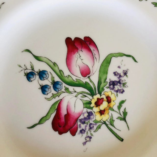 2000 - 2009 Contemporary William Roberts " Victoria" Pattern Dinner Plates- Set of 4 For Sale - Image 5 of 7