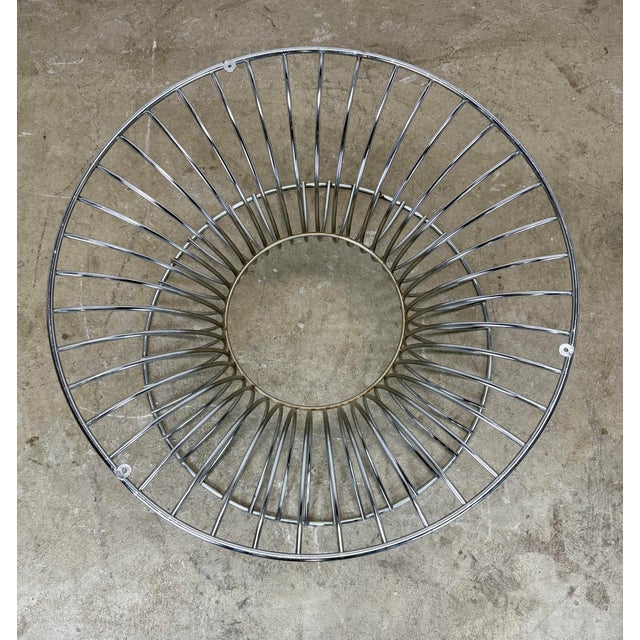 Knoll Mid Century Modern Knoll / Warren Platner Style Chrome Wire & Glass Round Coffee Table For Sale - Image 4 of 12