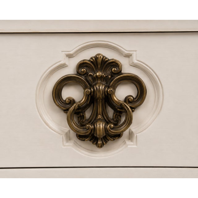 **Restored Vintage Thomasville Nightstand | Custom Luxury Bedside Cabinet** A beautifully restored vintage Thomasville...
