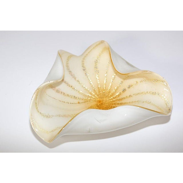 Mid-Century Modern Alfredo Barbini Murano Gold Aventurine Art Glass Bowl Flower Form Italy 1950s For Sale - Image 3 of 18