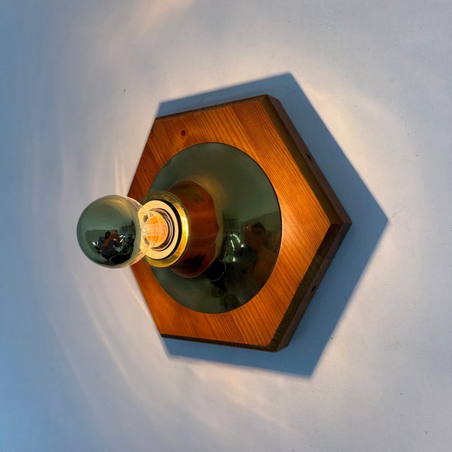 Mid-Century Modern Vintage Hexagonal Wall Lamp with Pine Wood and Brass, 1970s For Sale - Image 3 of 16