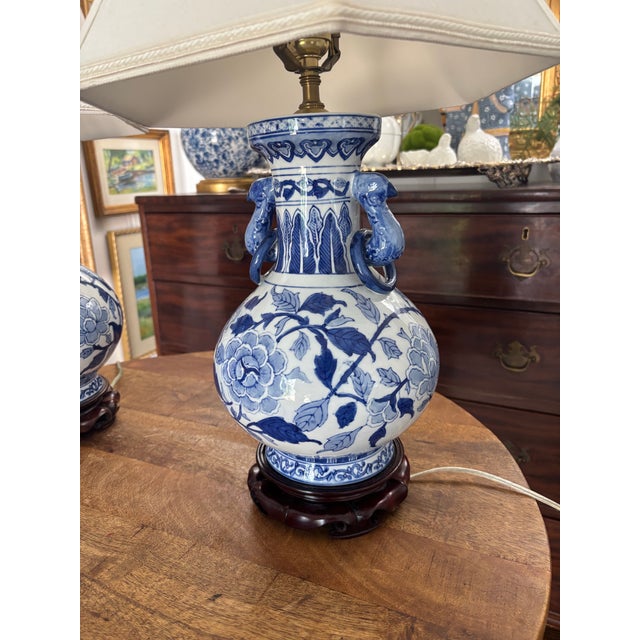 Late Twentieth Century Blue and White Chinoiserie Lamps With Door Knocker Duck Side Handles & Carved Rosewood Base With Ivory Silk Shades, a Pair For Sale - Image 10 of 12