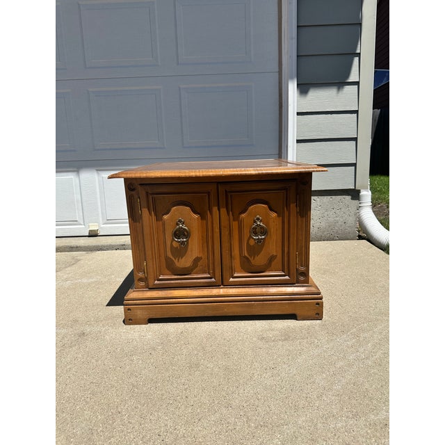 An authentic 1970s Riverside Furniture cabinet (model 5128-B) from the company’s celebrated Pecan series crafted in Fort...