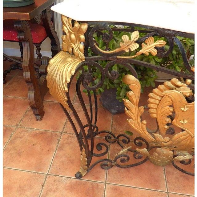 Late 20th Century Cast Iron and Marble Console Table with Gilt Heraldic Crest, 1980 For Sale - Image 4 of 17