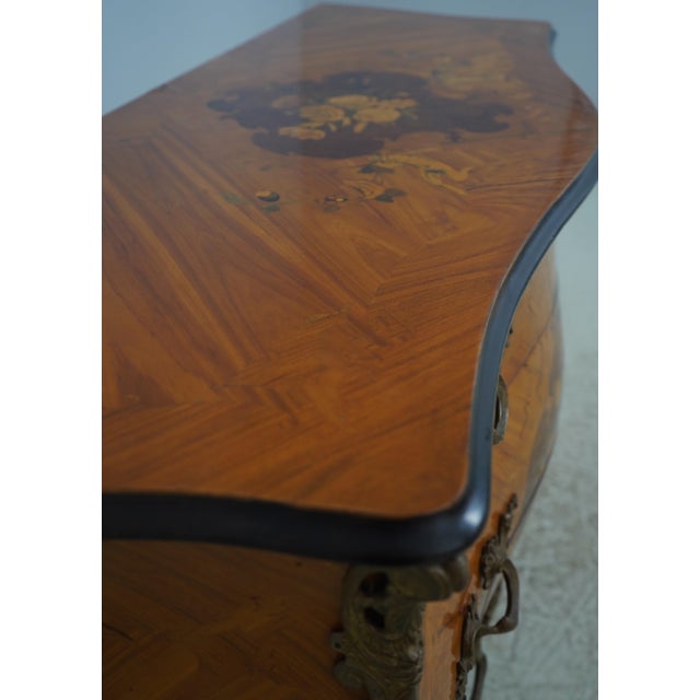 French Louis XV Style Highly Inlaid 3 Drawer Commode For Sale - Image 13 of 18