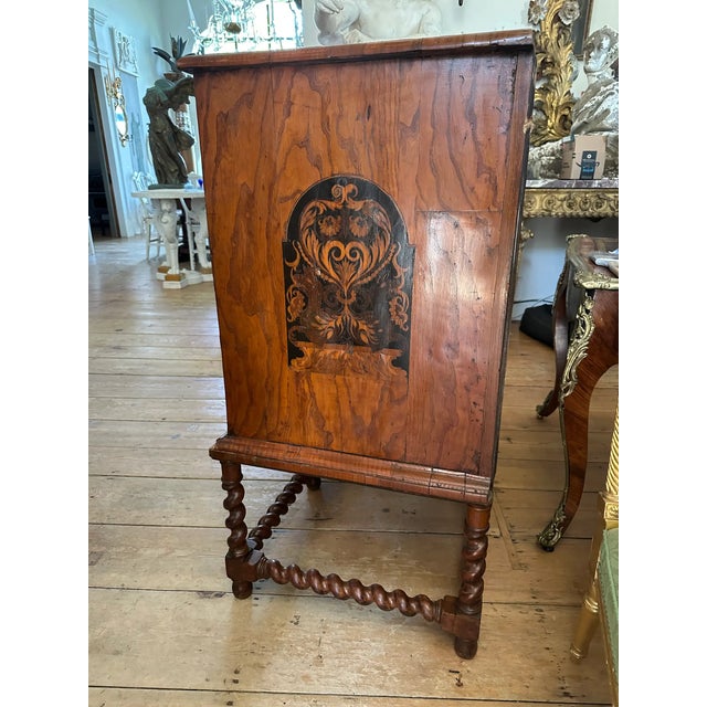17th Century 17th Century William and Mary Oyster Walnut and Seaweed Marquetry Chest on Stand For Sale - Image 5 of 8
