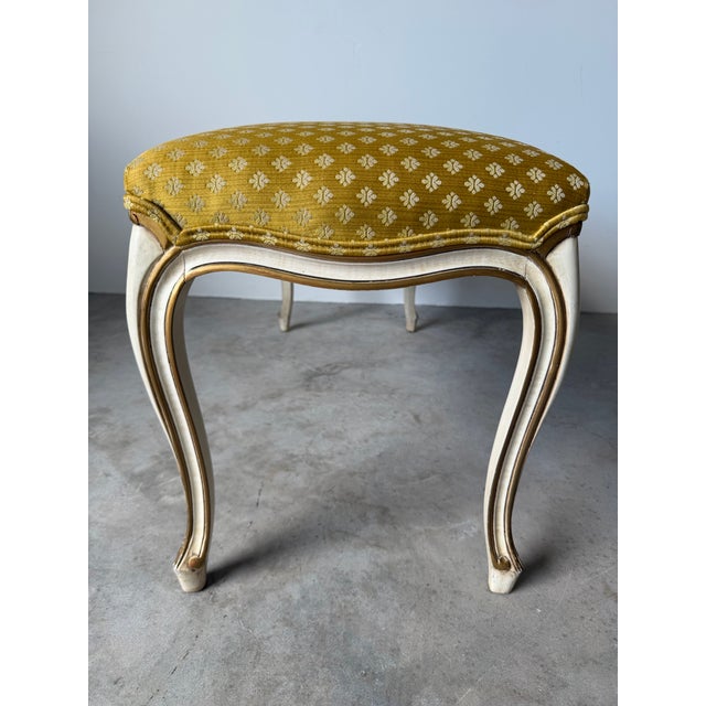 Vintage Karges Louis XV-Style Painted & Gilt Cabriole Leg Upholstered Bench For Sale - Image 9 of 12