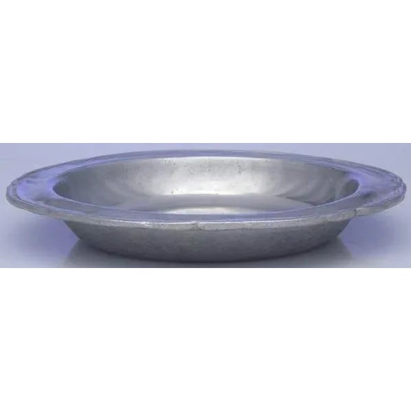 Add a touch of elegance to your table with this beautiful Wilton Armetale Queen Anne rimmed bowl! Crafted from high-...