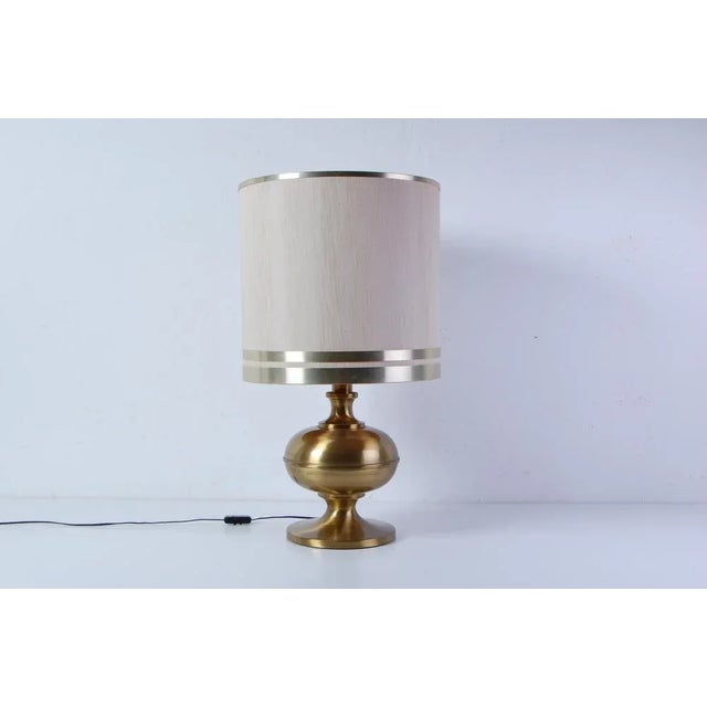 Table lamp Design and production of the 1960s 70s. Base in brass, 1 light point E27, cylindrical lampshade with in thin...