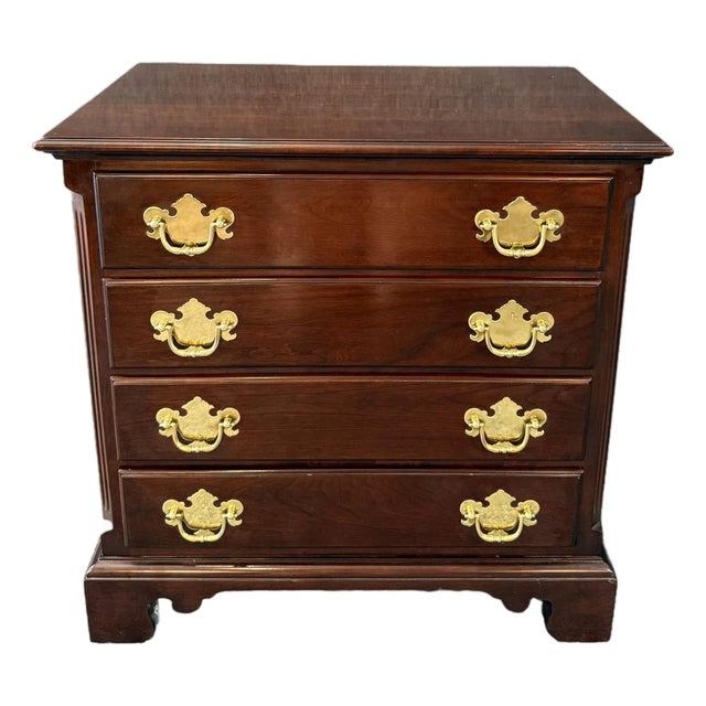 Late 20th Century Statton Solid Mahogany Petite Four Drawer Nightstand For Sale
